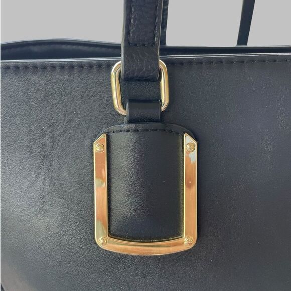 Nine West Large Tote Bag Vegan Leather plus Accessory Pouch EUC - Picture 5 of 16